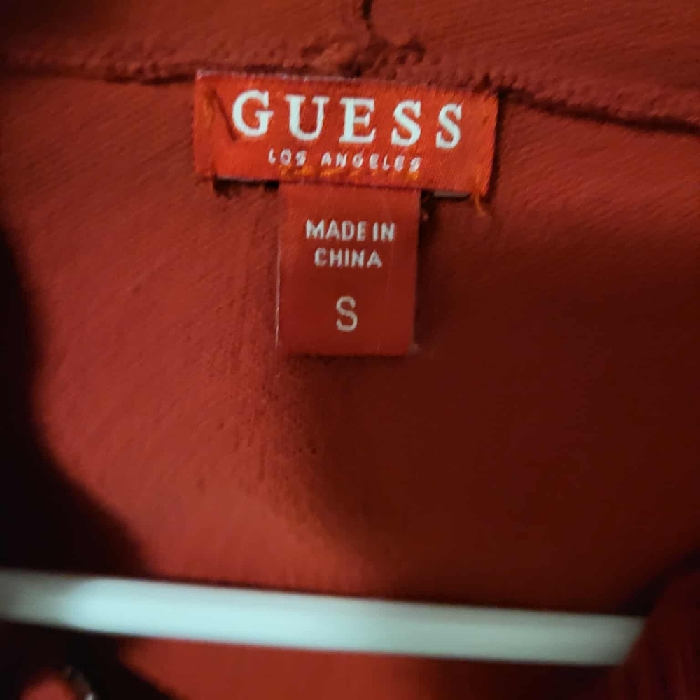 Guess Vibrant Red Apparel Tag - Picture 3 of 3